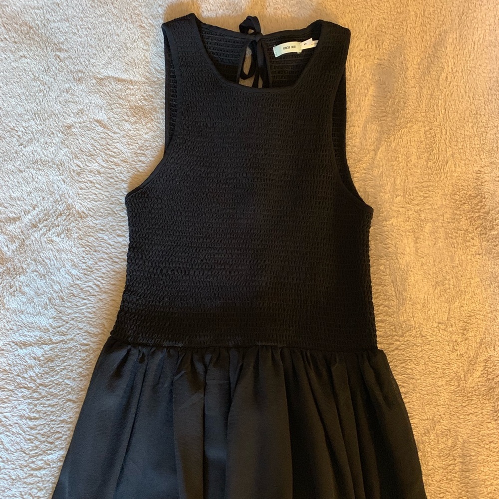 Black sleeveless dress
